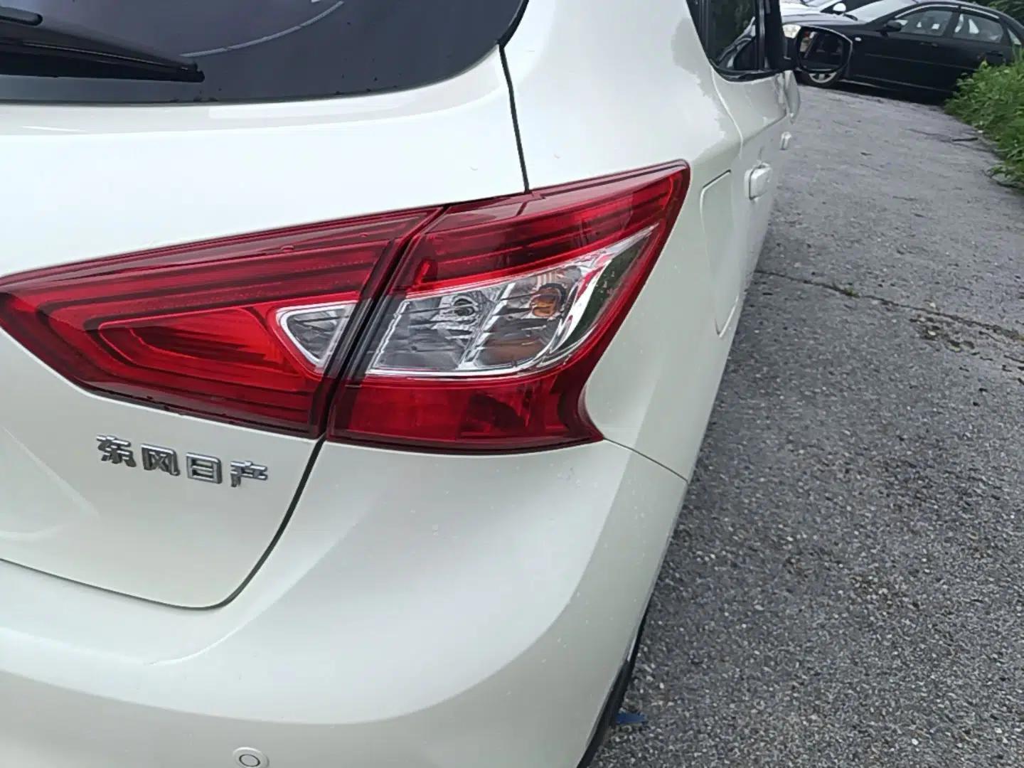 Nissan Tiida 2016 1.6L Manual Cool Edition — миниатюра 9