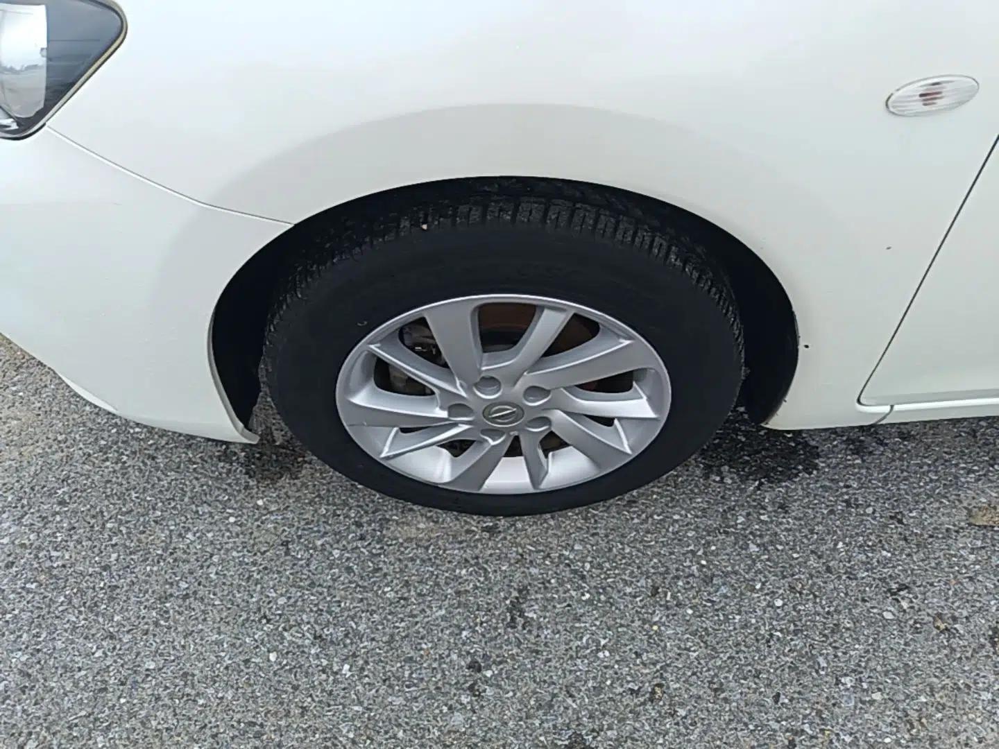 Nissan Tiida 2016 1.6L Manual Cool Edition — миниатюра 10