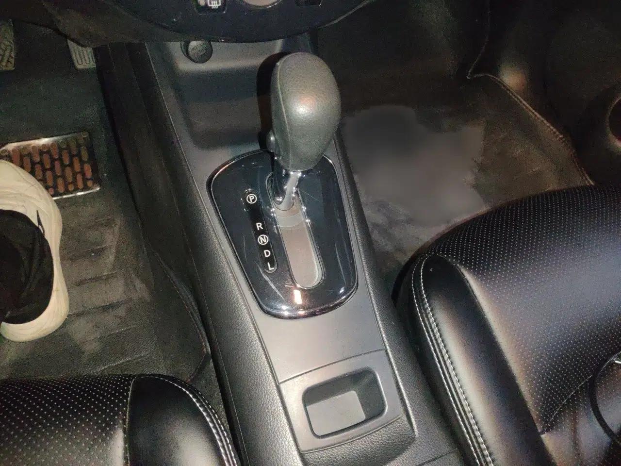 Nissan Tiida 2014 1.6L CVT Comfort Model — миниатюра 13