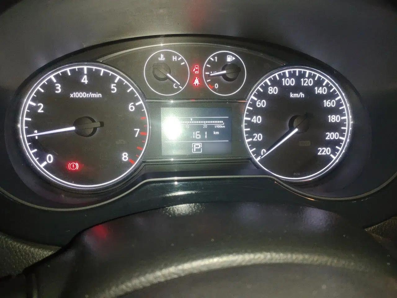 Nissan Tiida 2014 1.6L CVT Comfort Model — миниатюра 10