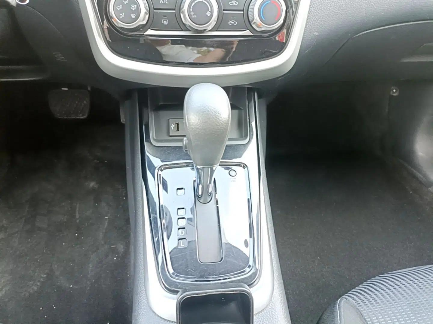 Nissan Tiida 2021 1.6L CVT Cool Edition — миниатюра 16