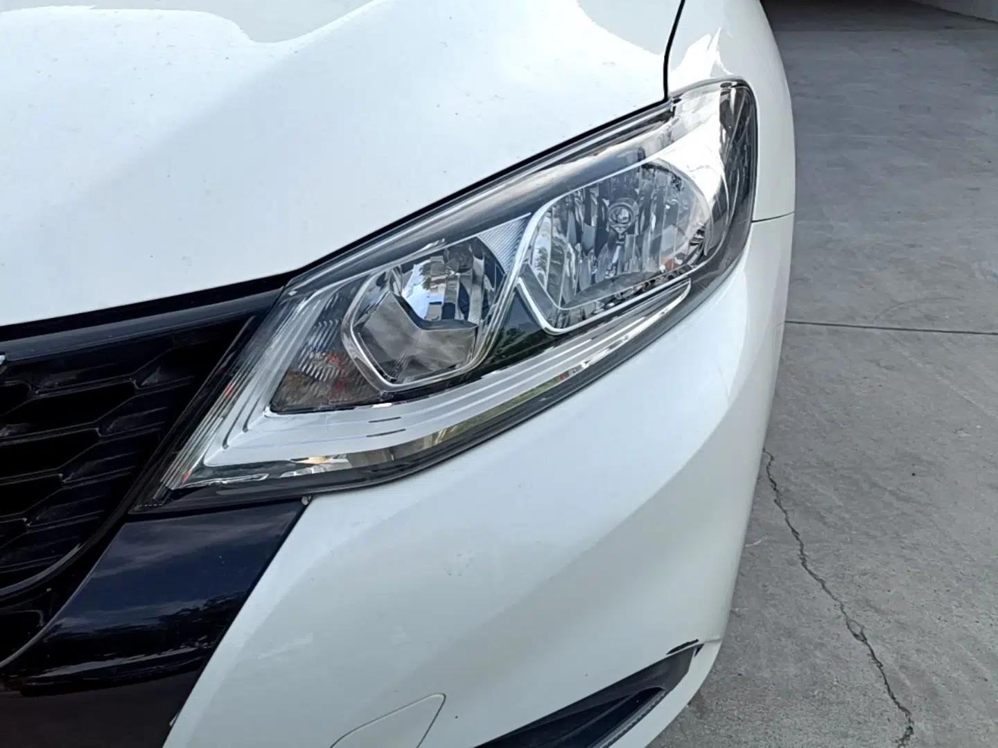 Nissan Tiida 2021 1.6L CVT Cool Edition — миниатюра 8