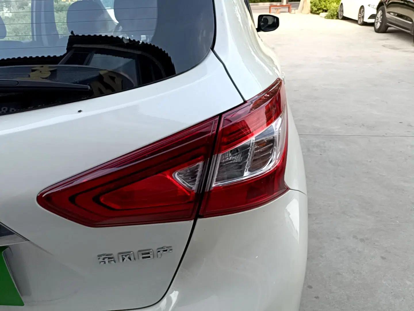 Nissan Tiida 2021 1.6L CVT Cool Edition — миниатюра 9