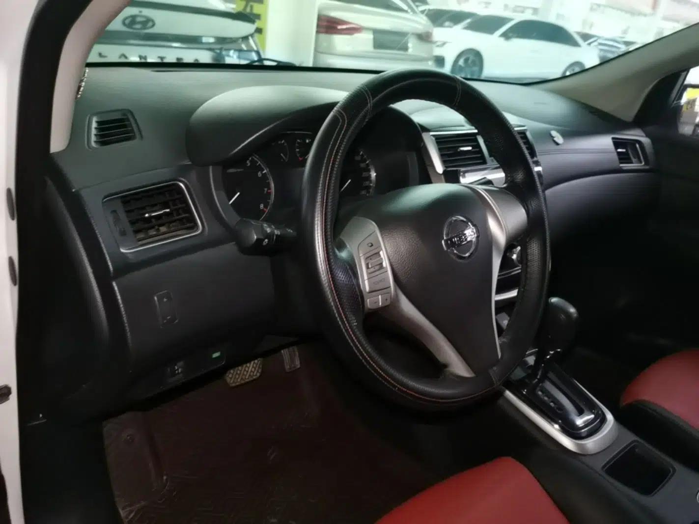 Nissan Tiida 2016 1.6L CVT Cool Dynamic Edition — миниатюра 12