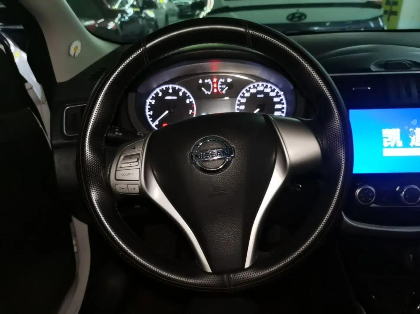 Nissan Tiida 2016 1.6L CVT Cool Dynamic Edition — миниатюра 13