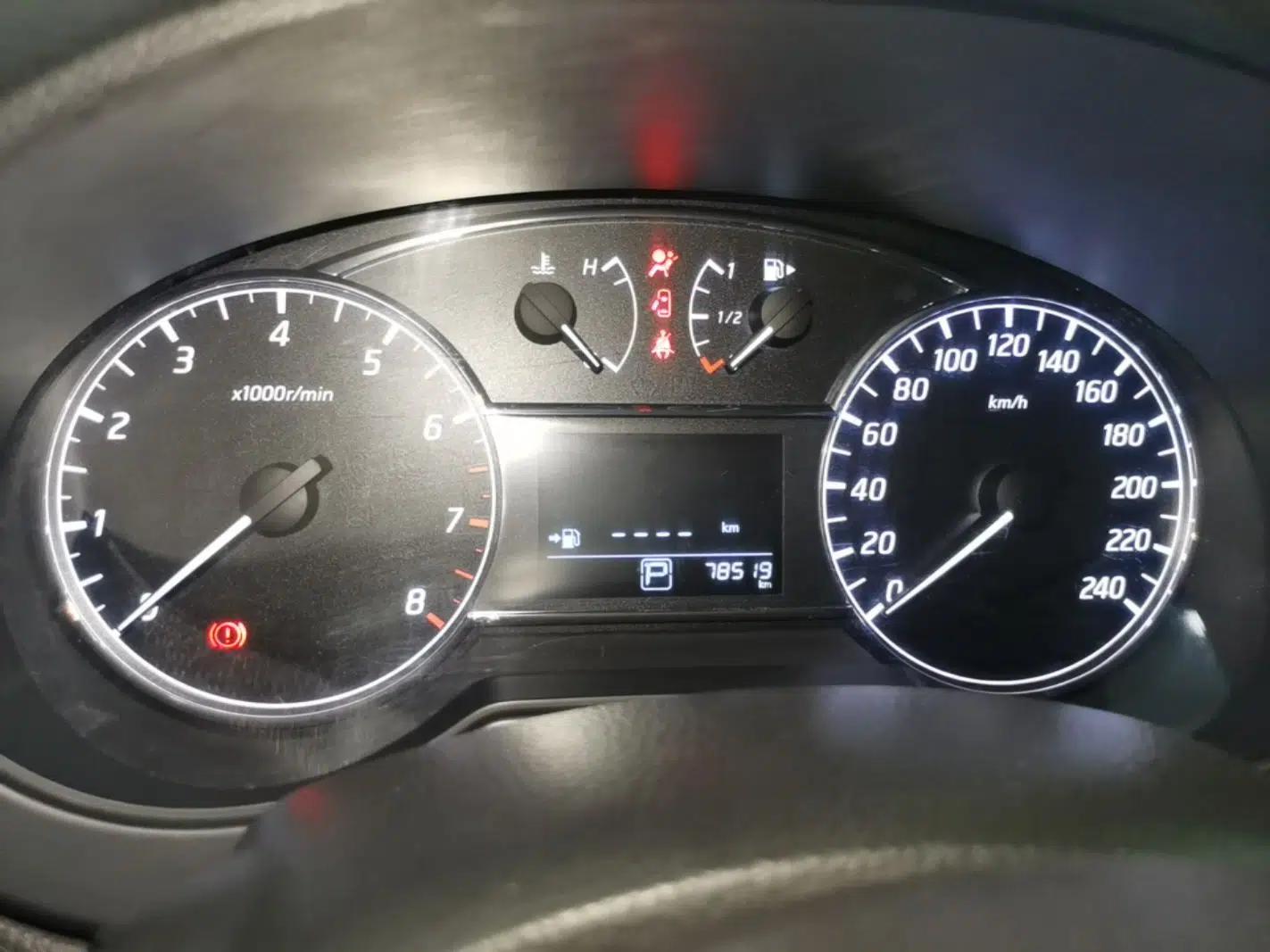 Nissan Tiida 2016 1.6L CVT Cool Dynamic Edition — миниатюра 14