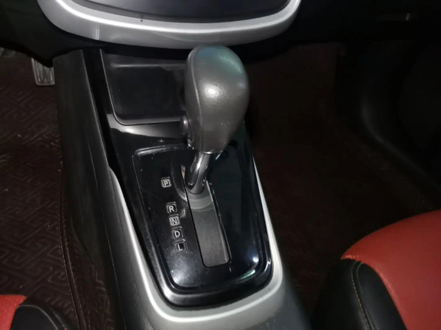 Nissan Tiida 2016 1.6L CVT Cool Dynamic Edition — миниатюра 16