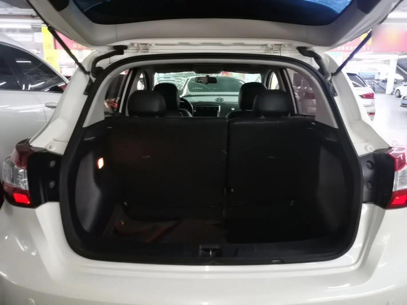 Nissan Tiida 2016 1.6L CVT Cool Dynamic Edition — миниатюра 22