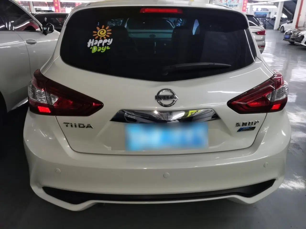 Nissan Tiida 2016 1.6L CVT Cool Dynamic Edition — миниатюра 5
