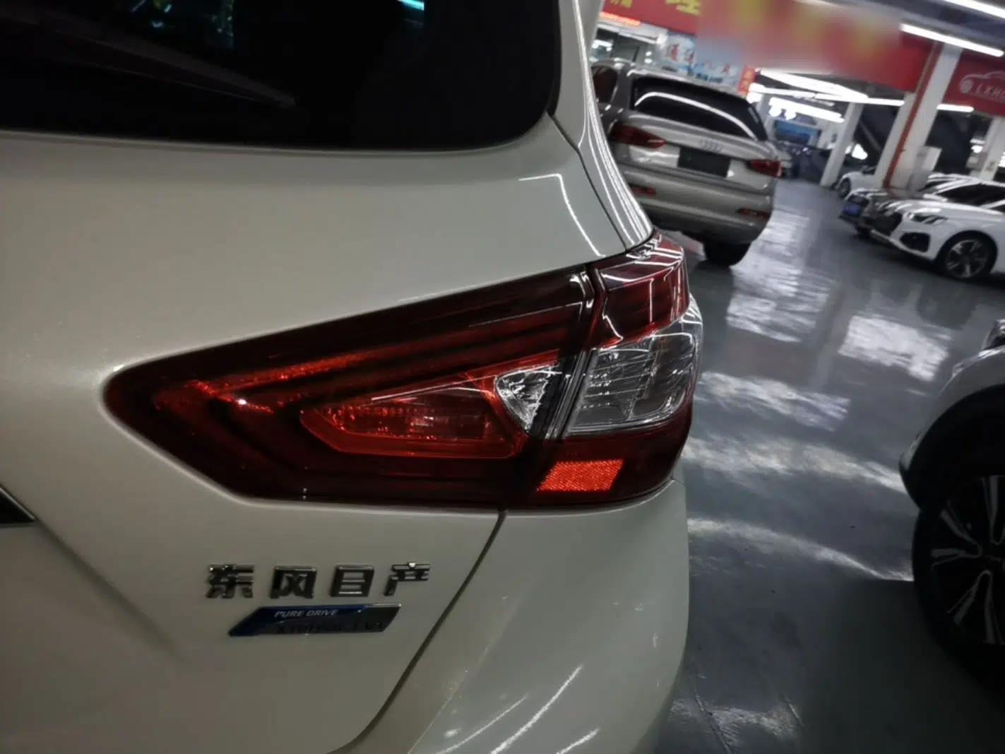 Nissan Tiida 2016 1.6L CVT Cool Dynamic Edition — миниатюра 9