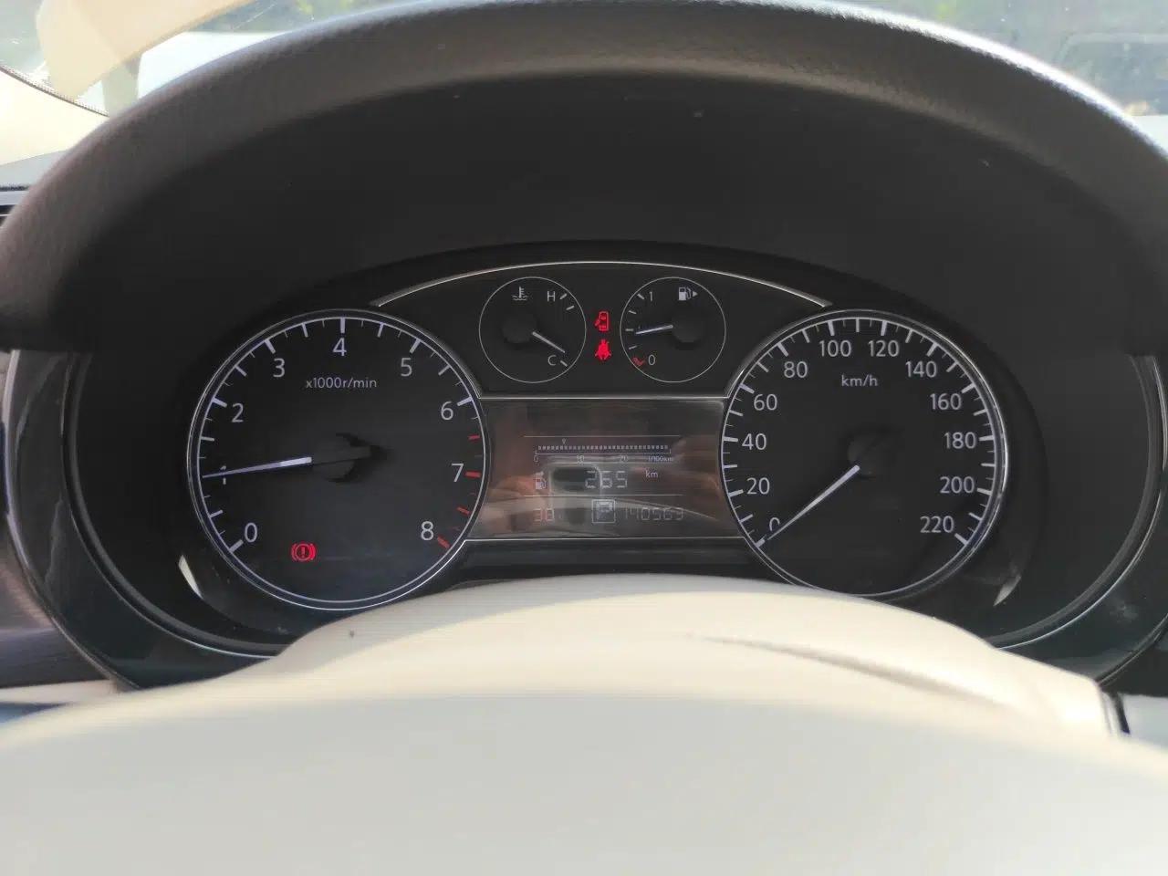 Nissan Tiida 2011 1.6L CVT Smart Version — миниатюра 11