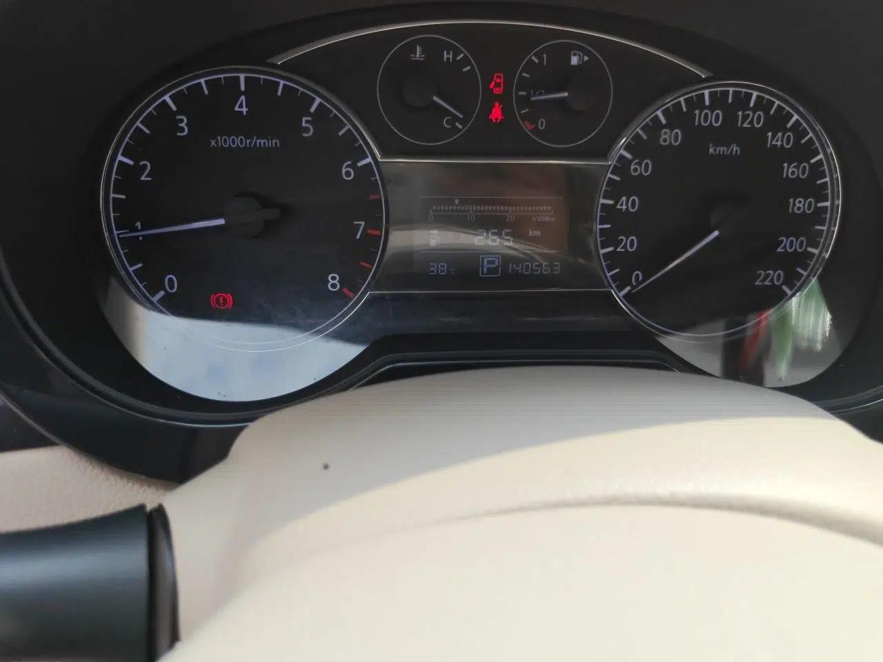 Nissan Tiida 2011 1.6L CVT Smart Version — миниатюра 12