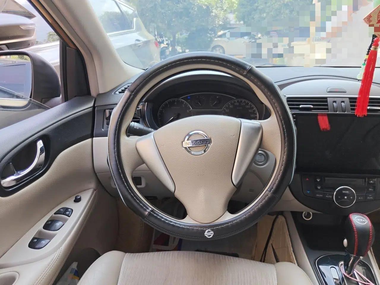 Nissan Tiida 2011 1.6L CVT Smart Version — миниатюра 10