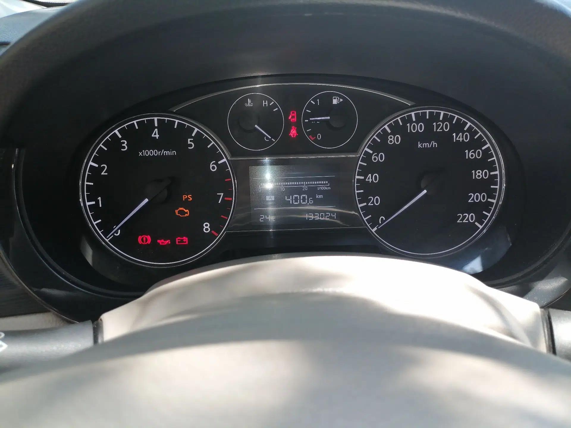 Nissan Tiida 2011 1.6L Manual Comfort Edition — миниатюра 12