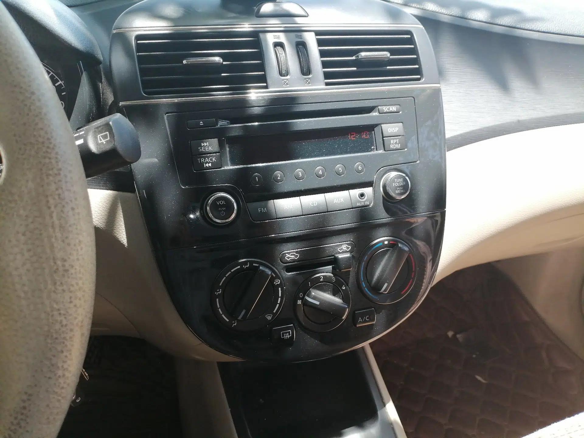 Nissan Tiida 2011 1.6L Manual Comfort Edition — миниатюра 13