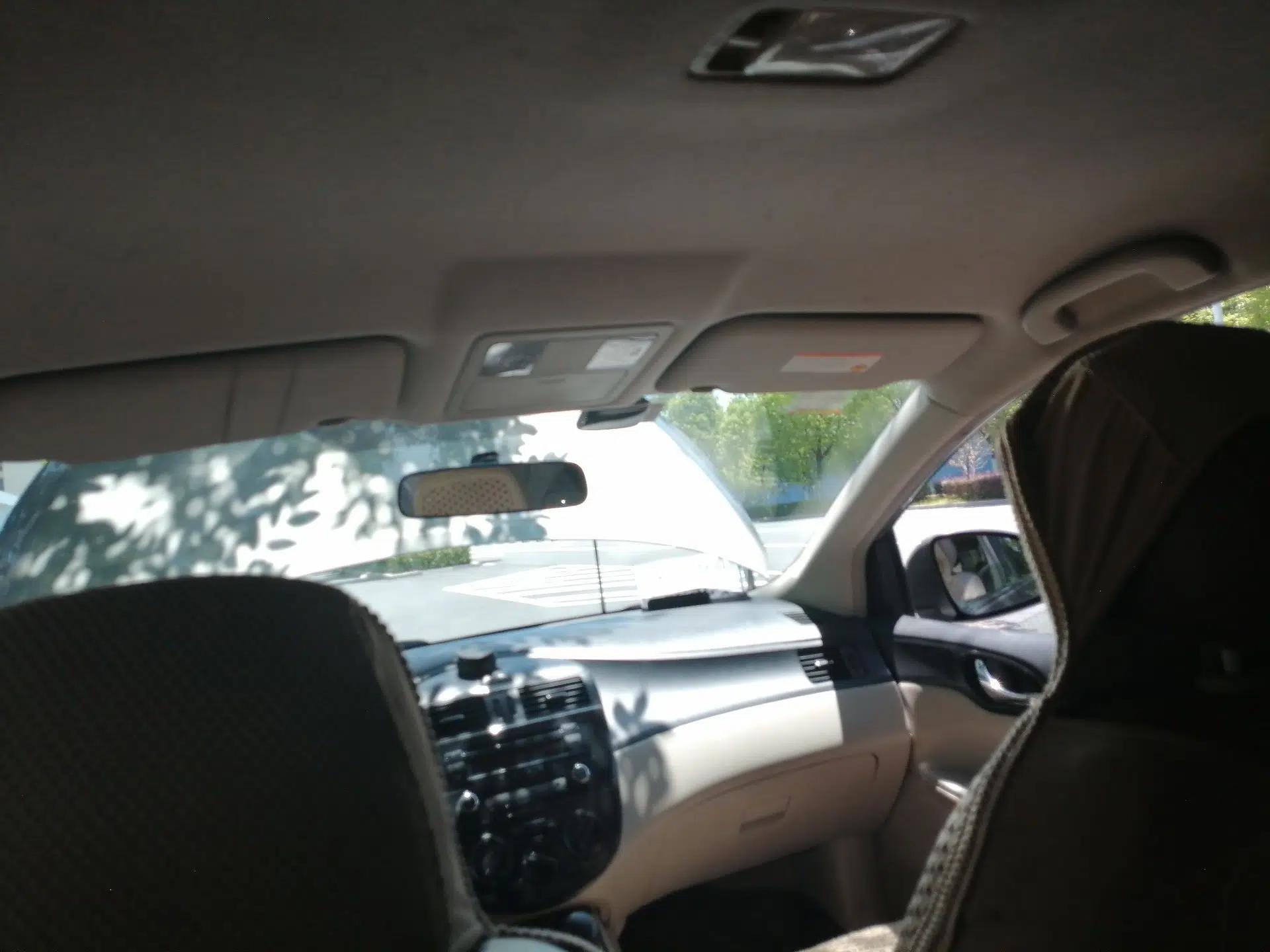Nissan Tiida 2011 1.6L Manual Comfort Edition — миниатюра 18