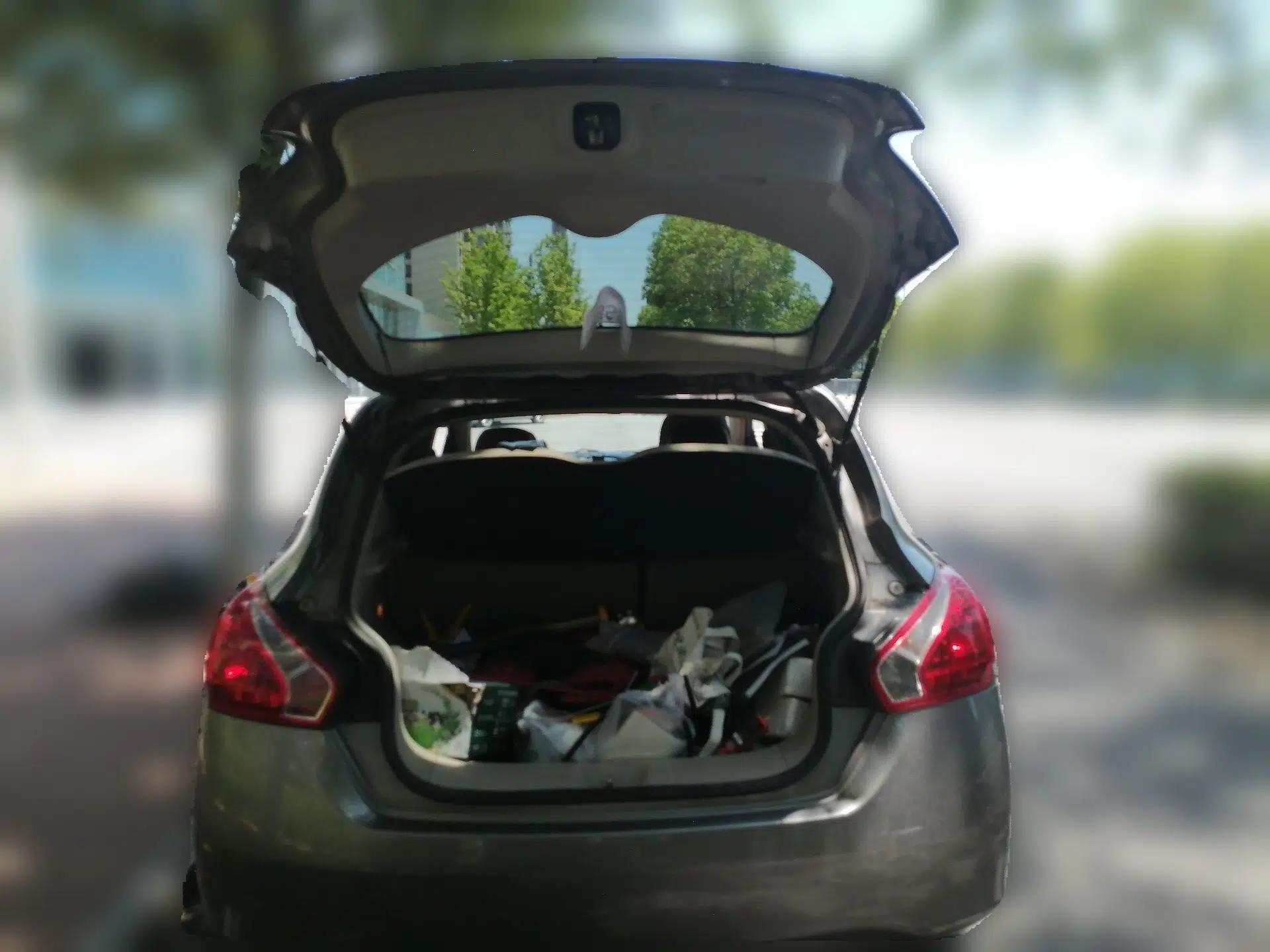 Nissan Tiida 2011 1.6L Manual Comfort Edition — миниатюра 19