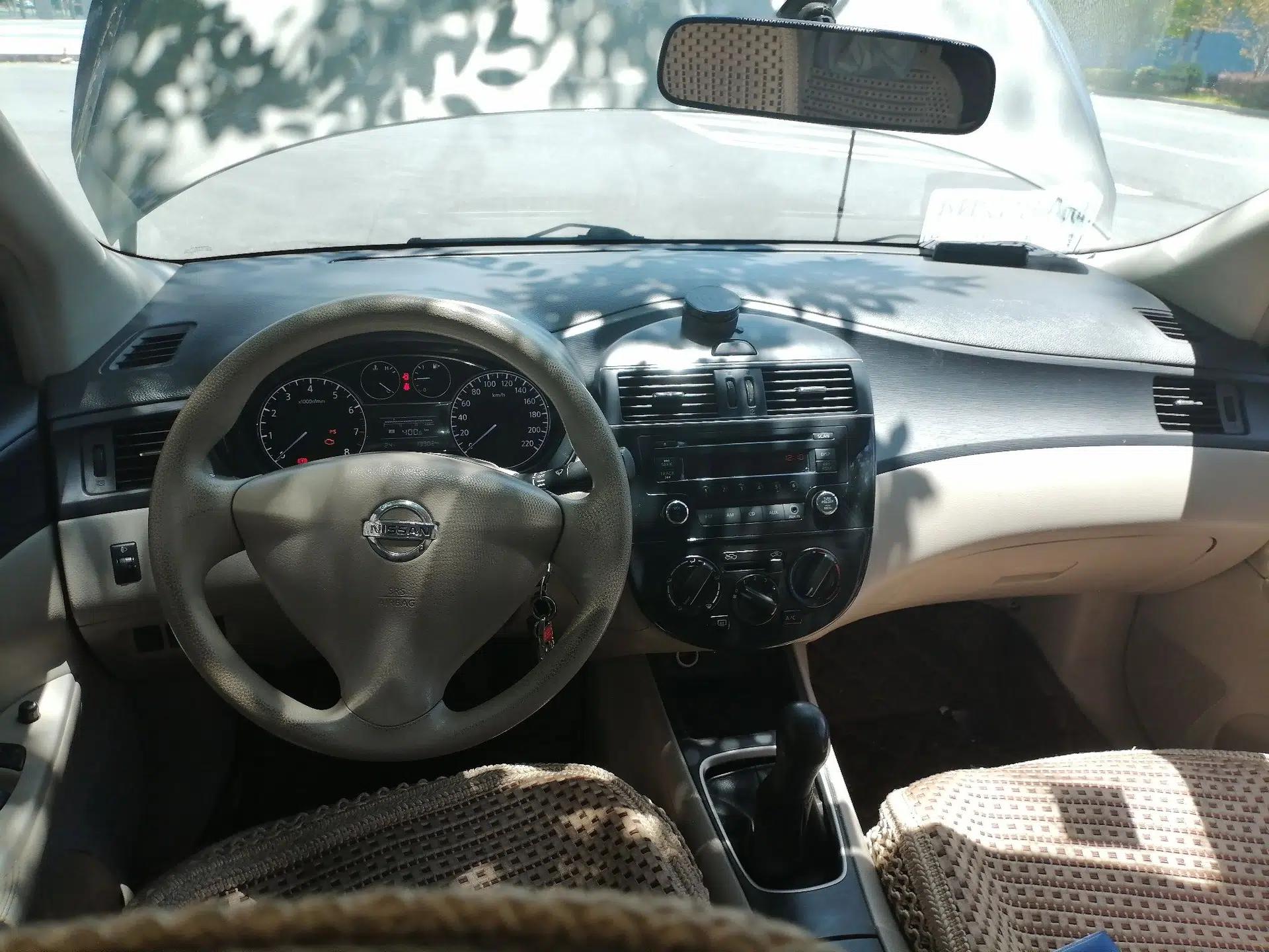 Nissan Tiida 2011 1.6L Manual Comfort Edition — миниатюра 9