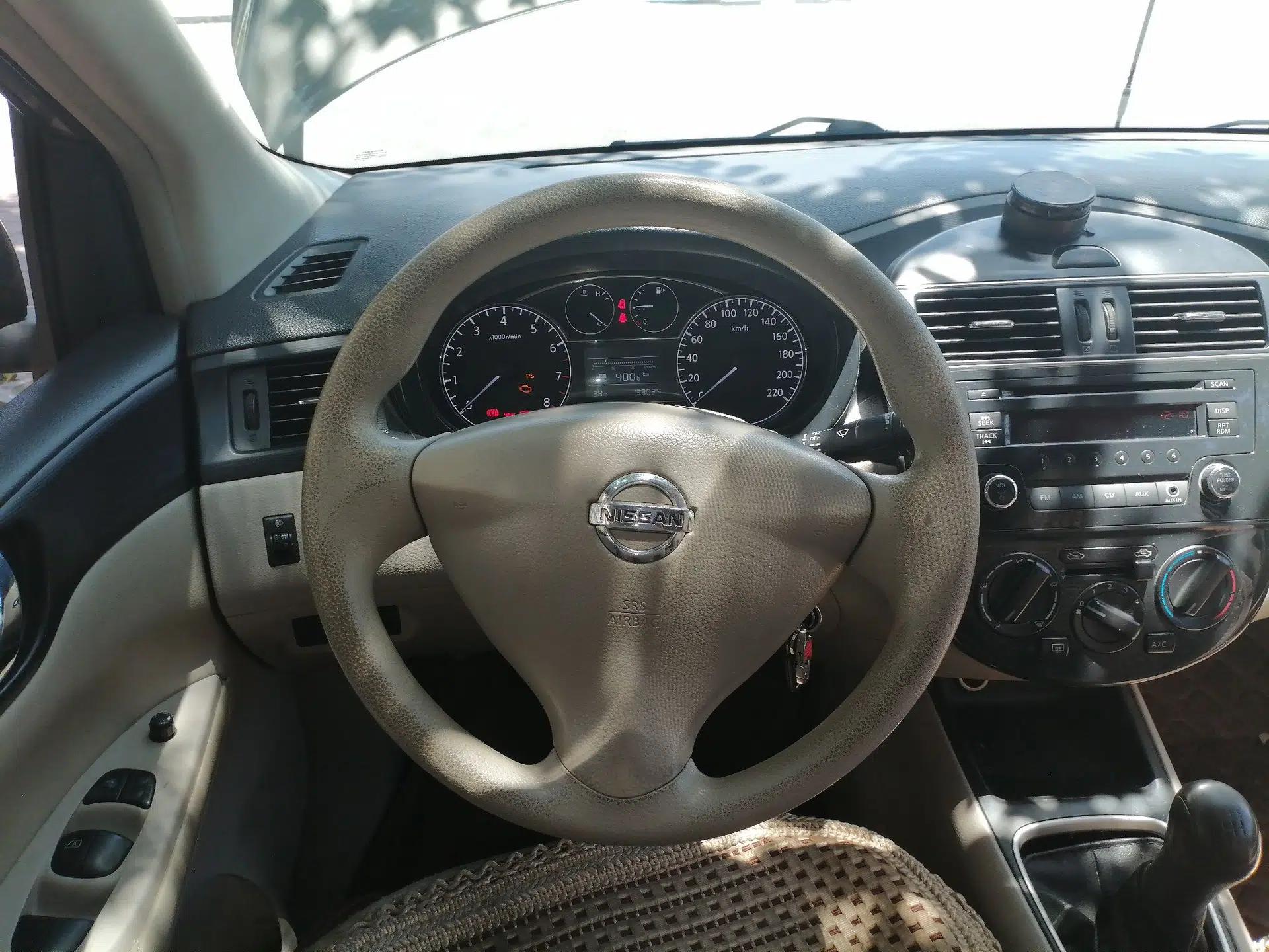 Nissan Tiida 2011 1.6L Manual Comfort Edition — миниатюра 10