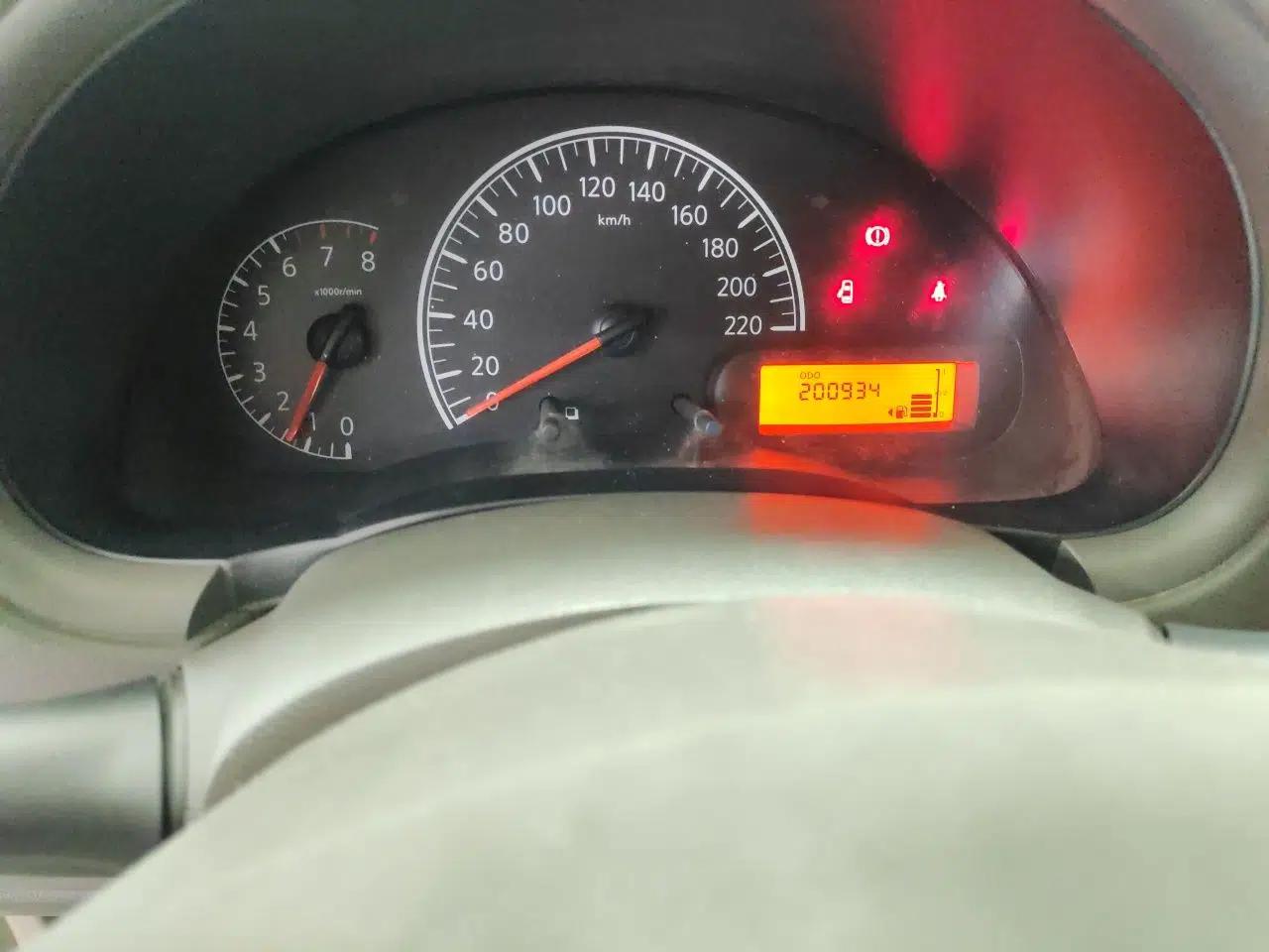 Nissan Sunny 2014 1.5XE Manual Comfort Edition — миниатюра 11
