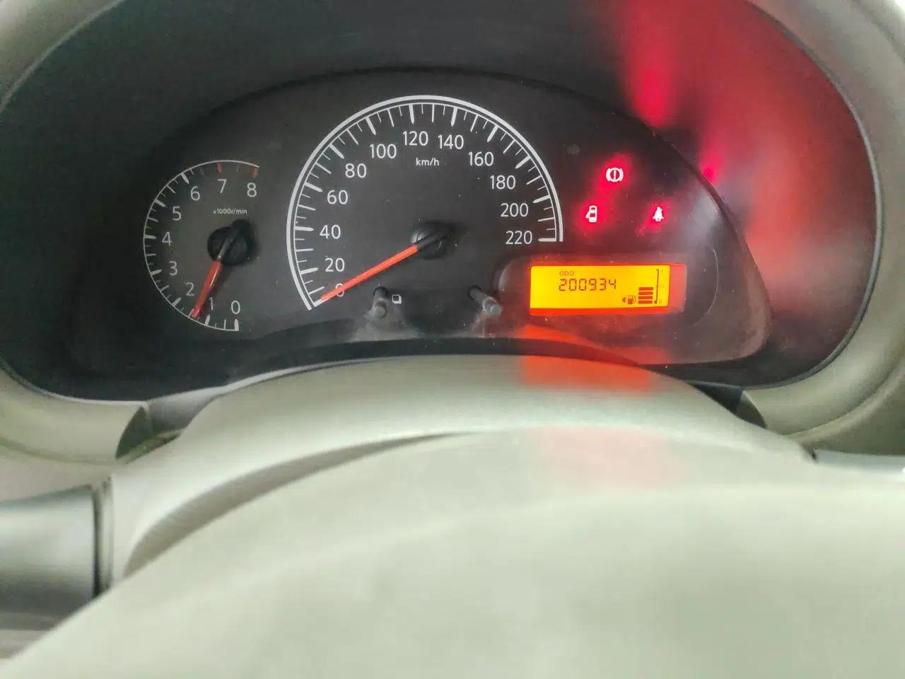 Nissan Sunny 2014 1.5XE Manual Comfort Edition — миниатюра 12