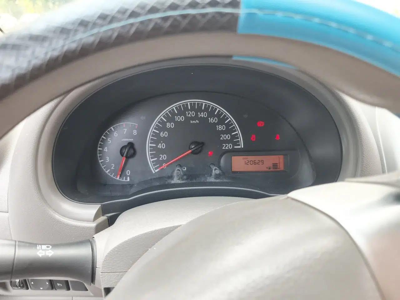 Nissan Sunny 2014 1.5XE Manual Comfort Edition — миниатюра 11