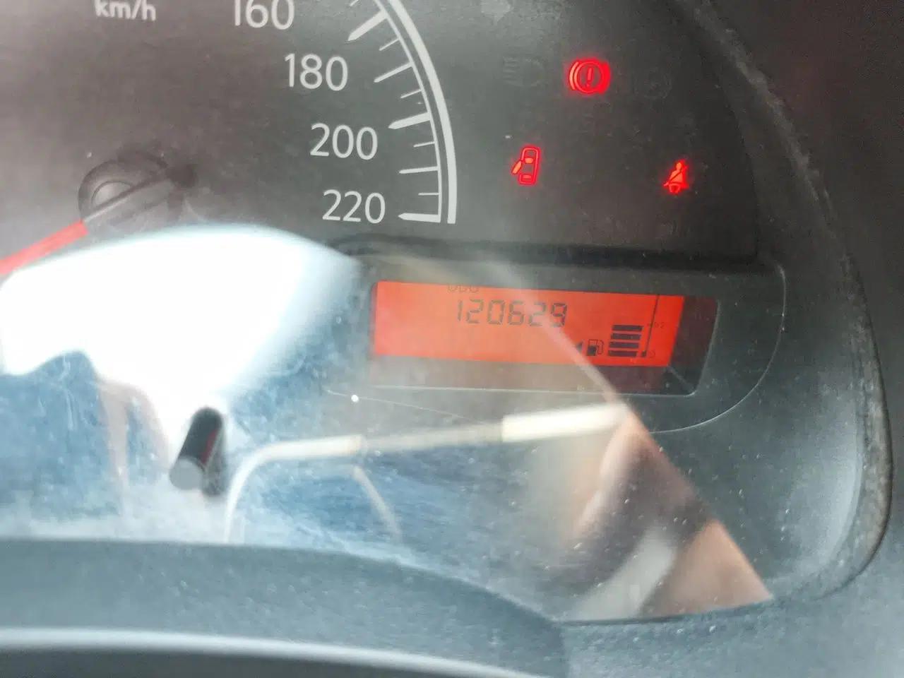 Nissan Sunny 2014 1.5XE Manual Comfort Edition — миниатюра 12