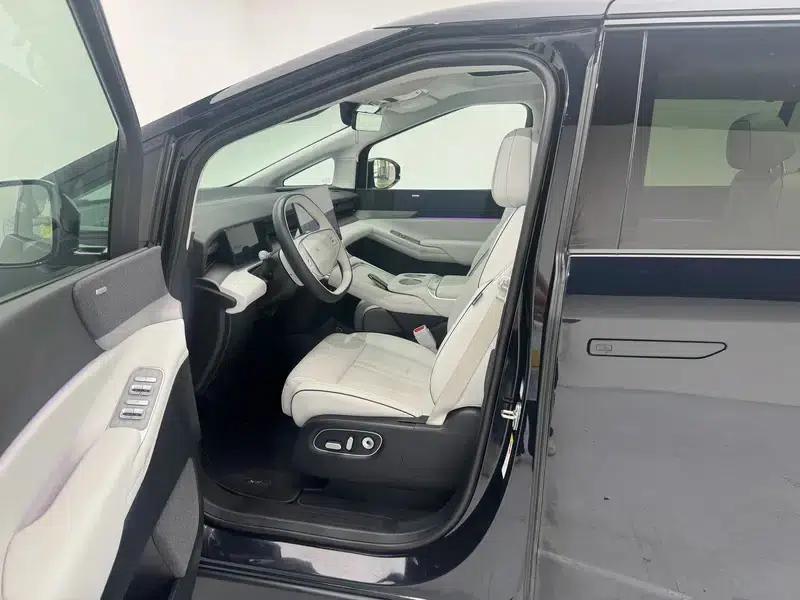 XPeng X9 2024 Model 640 AWD High Performance Max — миниатюра 17