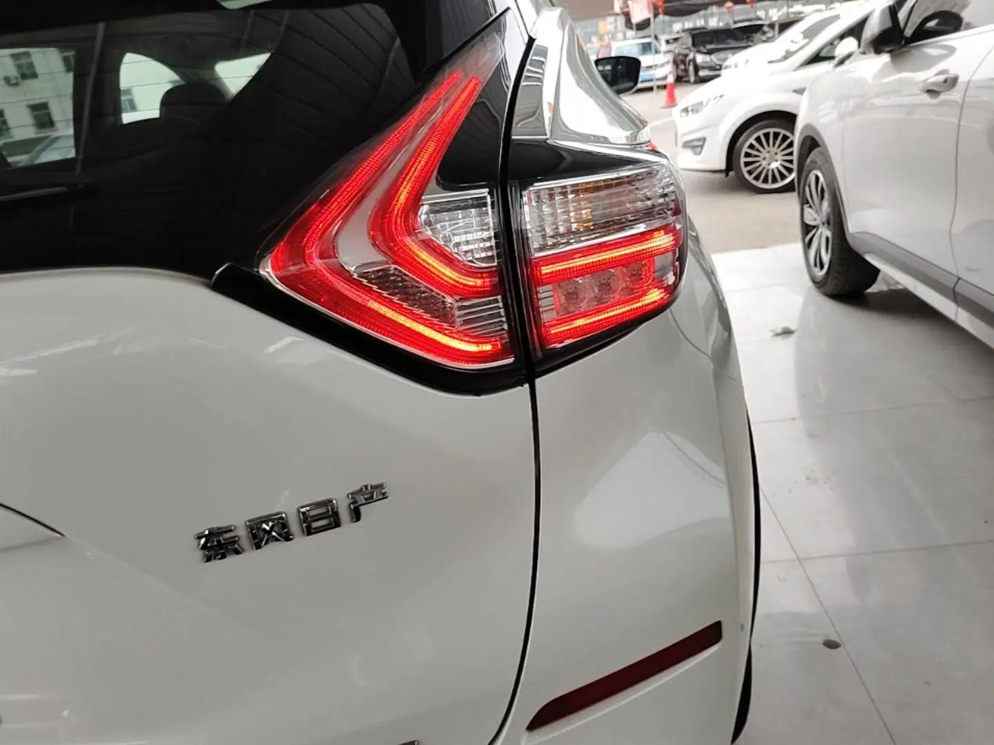 Nissan Murano 2015 2.5L XL Two-Wheel Drive Smart Edition — миниатюра 9