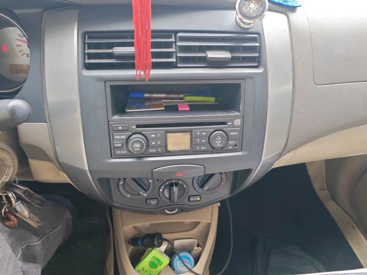Nissan Livina 2010 Jingyue Edition 1.6L Manual All-Around Model — миниатюра 13