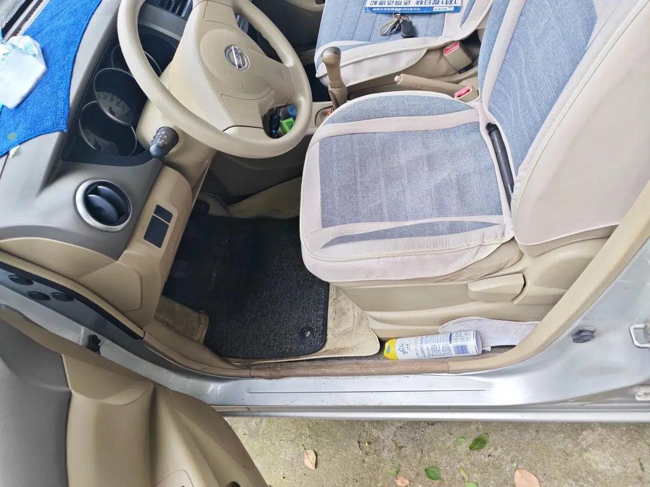 Nissan Livina 2010 Jingyue Edition 1.6L Manual All-Around Model — миниатюра 15