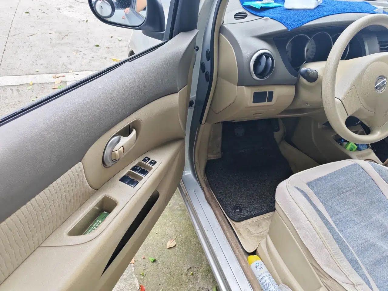 Nissan Livina 2010 Jingyue Edition 1.6L Manual All-Around Model — миниатюра 16
