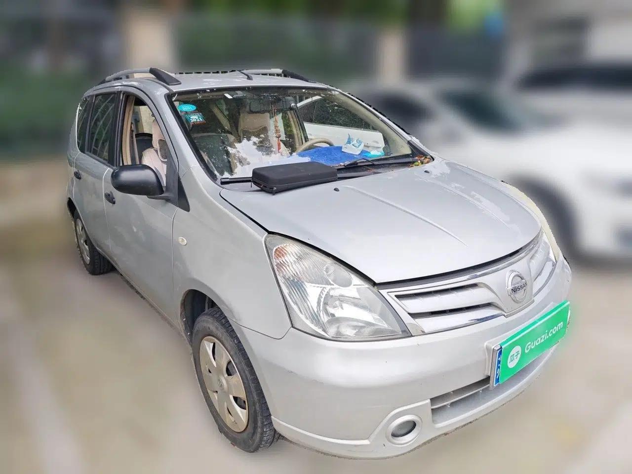 Nissan Livina 2010 Jingyue Edition 1.6L Manual All-Around Model — миниатюра 3