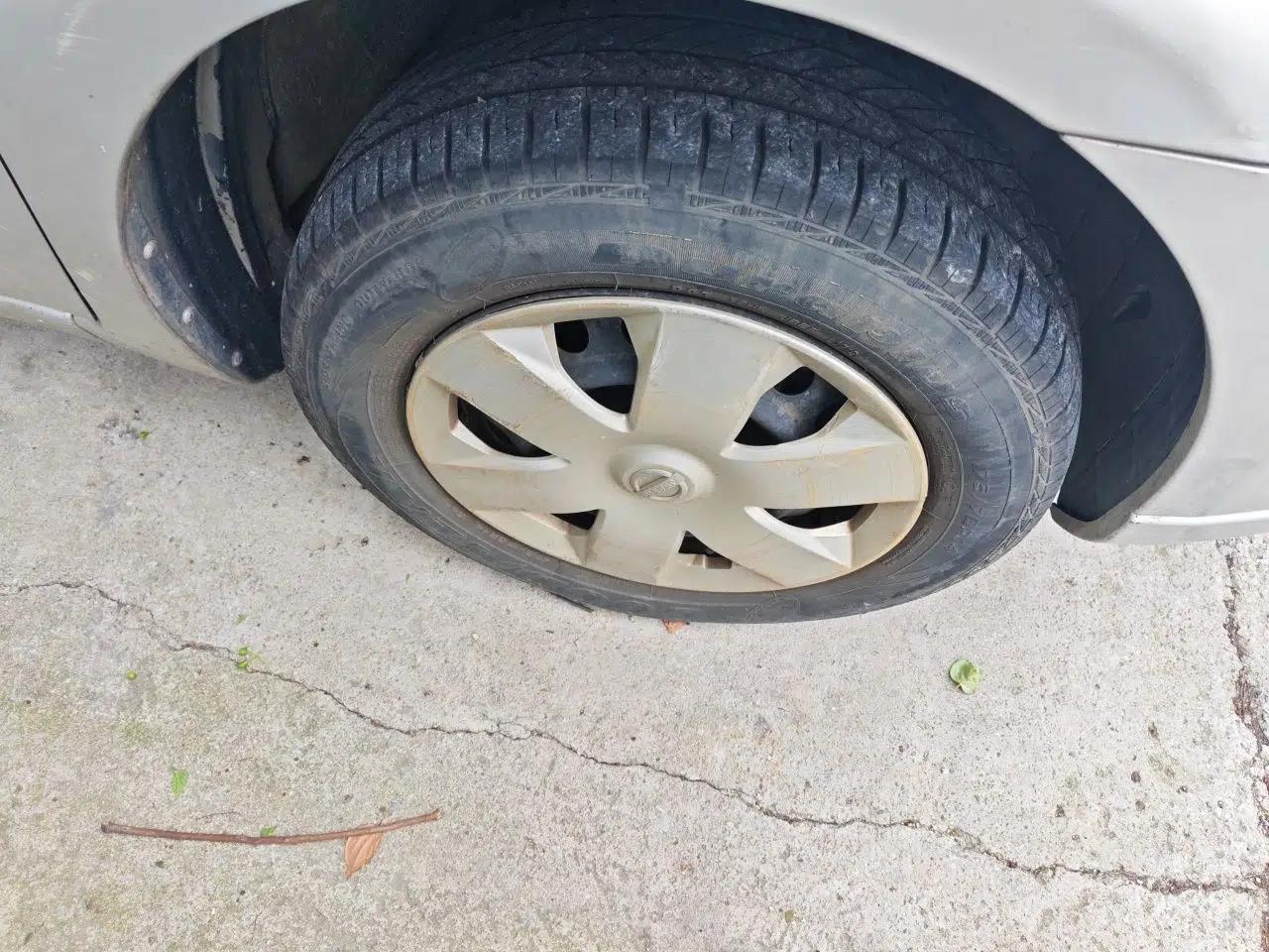 Nissan Livina 2010 Jingyue Edition 1.6L Manual All-Around Model — миниатюра 8