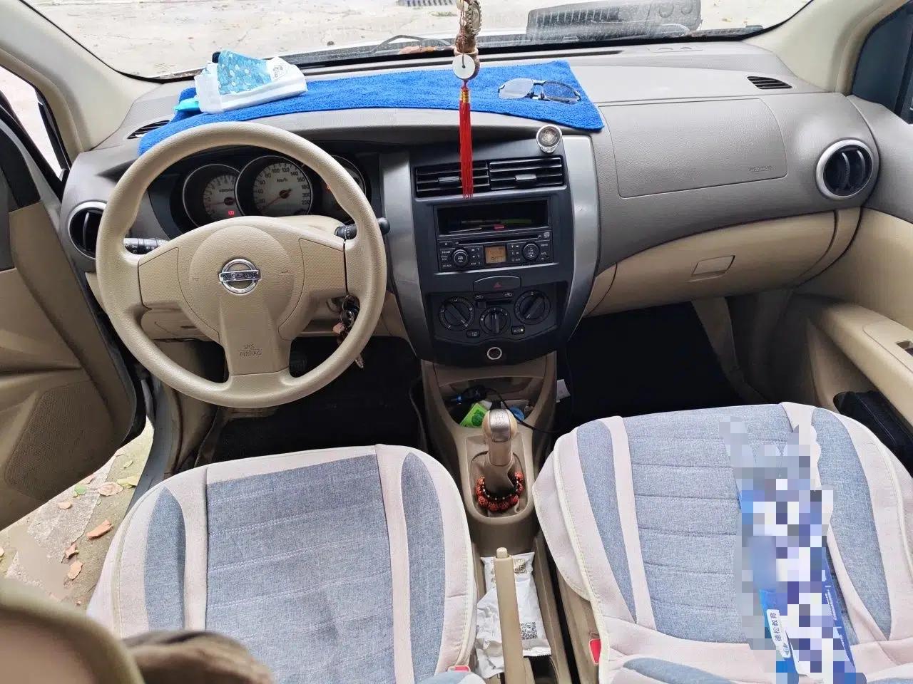 Nissan Livina 2010 Jingyue Edition 1.6L Manual All-Around Model — миниатюра 9