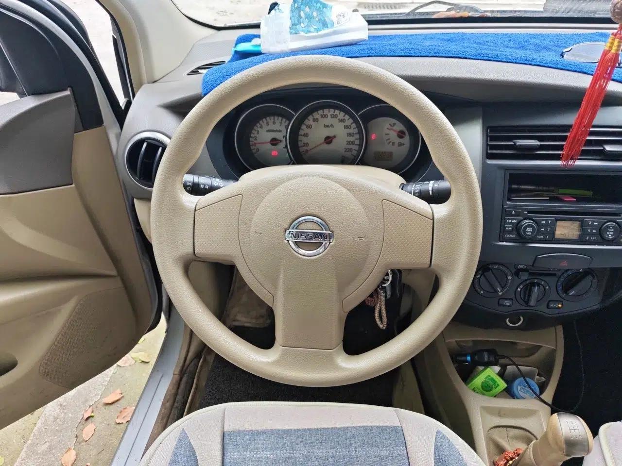 Nissan Livina 2010 Jingyue Edition 1.6L Manual All-Around Model — миниатюра 10