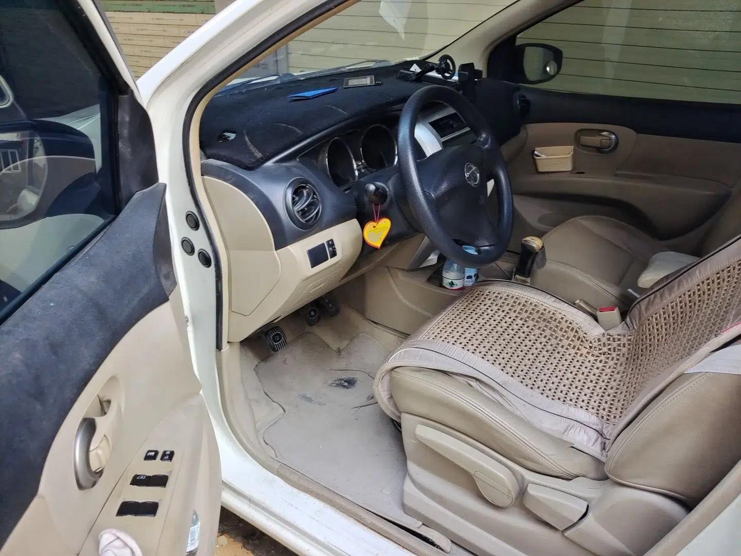 Nissan Livina 2013 1.6XE Manual Comfort Edition — миниатюра 16