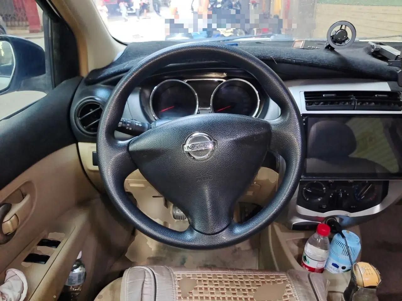 Nissan Livina 2013 1.6XE Manual Comfort Edition — миниатюра 10