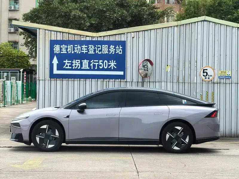 XPeng P7+ 2026 Pure Electric 615 Max Flagship Edition — миниатюра 4
