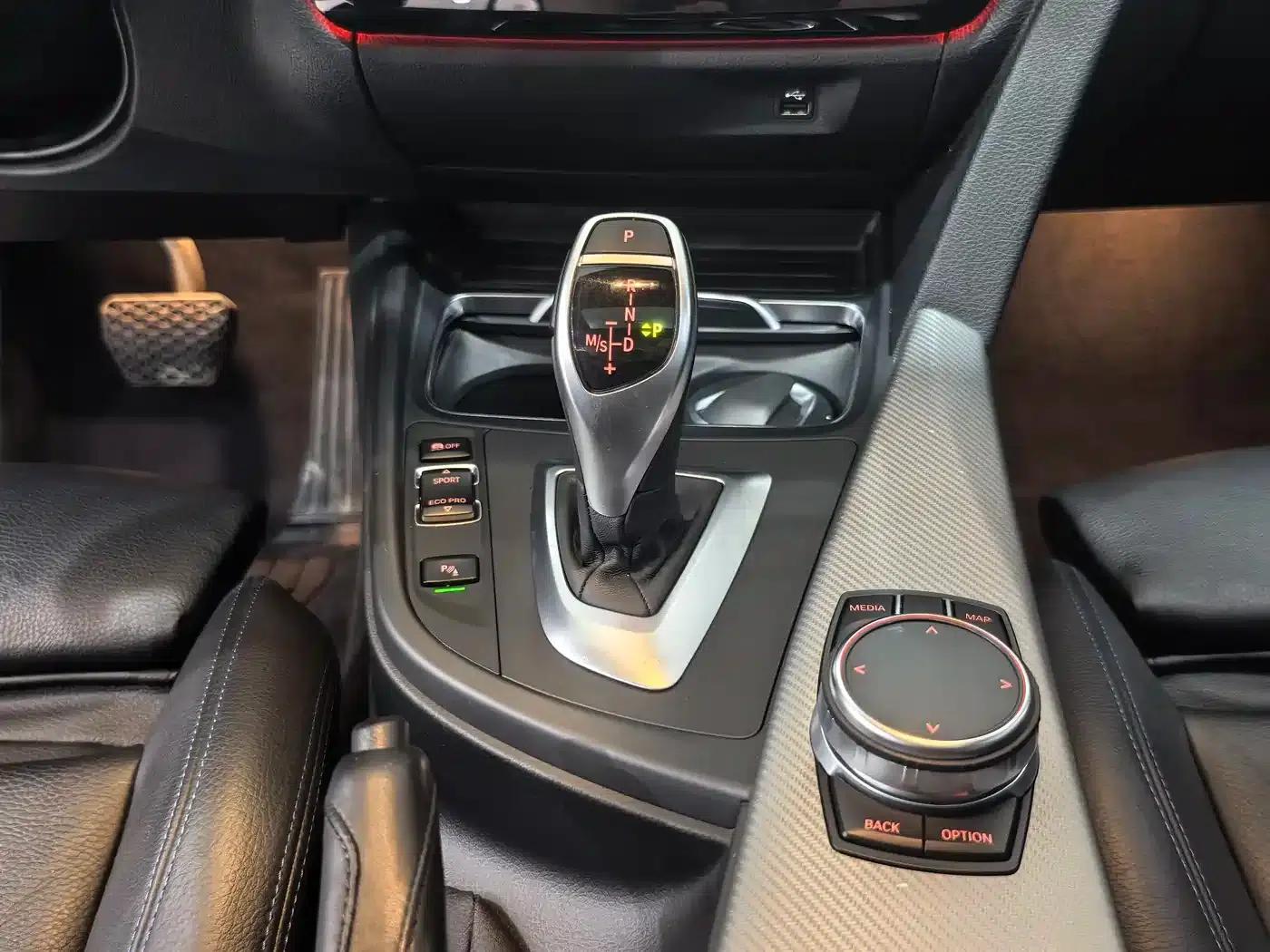 2018 BMW 3 Series 330i M Sport Shadow Edition — миниатюра 18