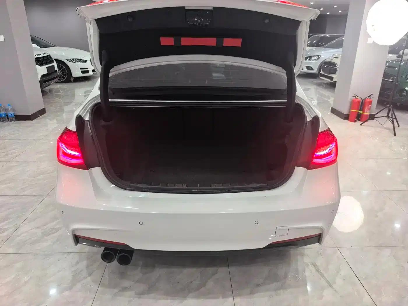 2018 BMW 3 Series 330i M Sport Shadow Edition — миниатюра 9