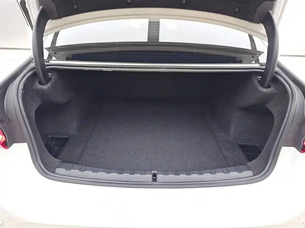 2024 BMW 3 Series 325Li M Sport Package — миниатюра 16