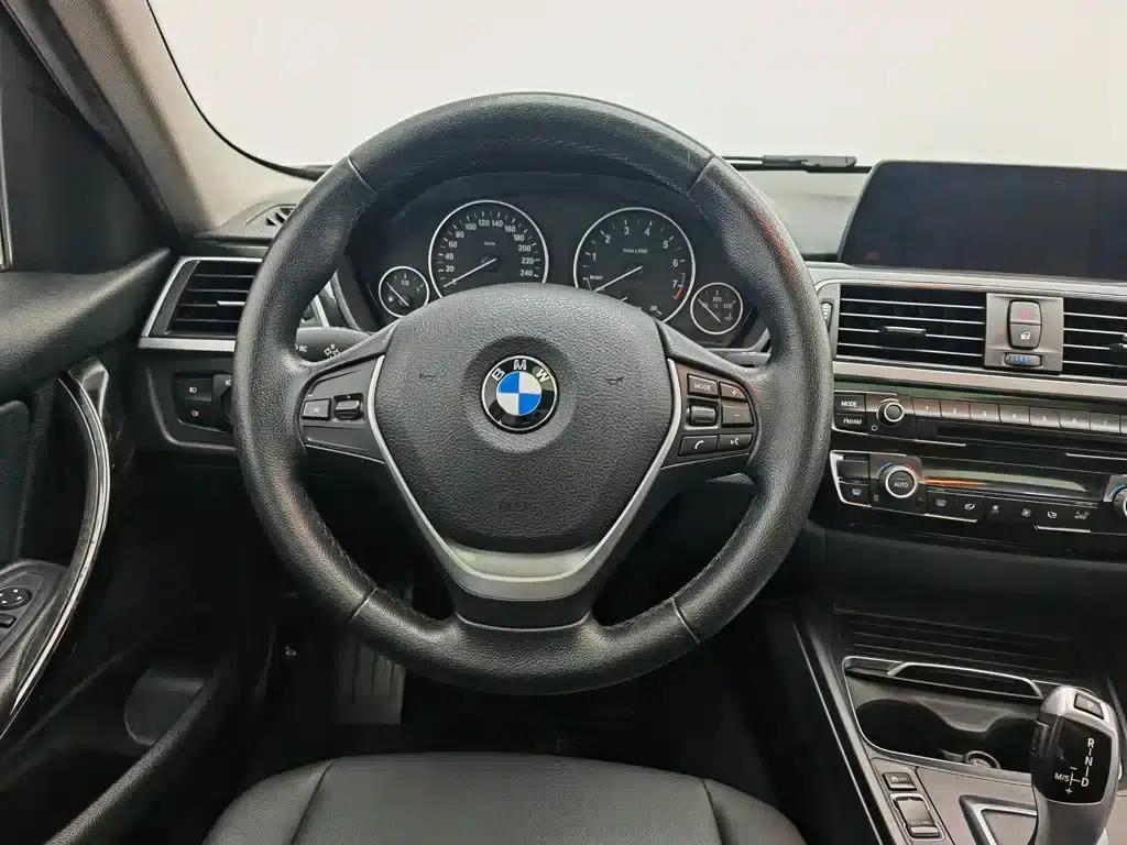 2016 BMW 3 Series 320i Fashion Edition — миниатюра 11