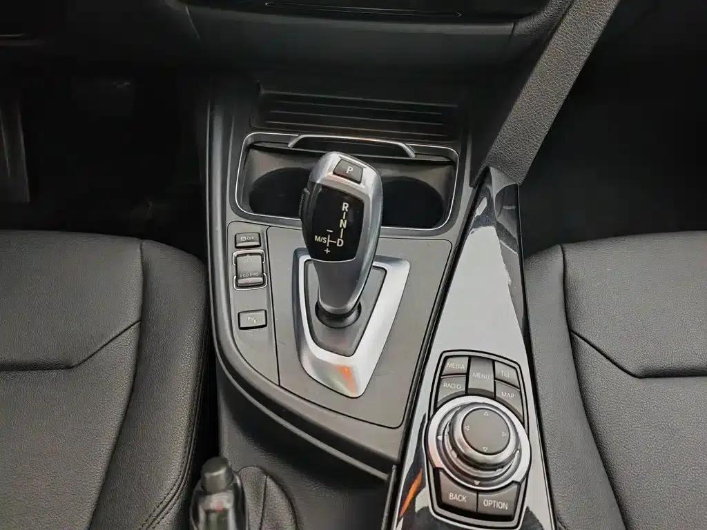 2016 BMW 3 Series 320i Fashion Edition — миниатюра 13