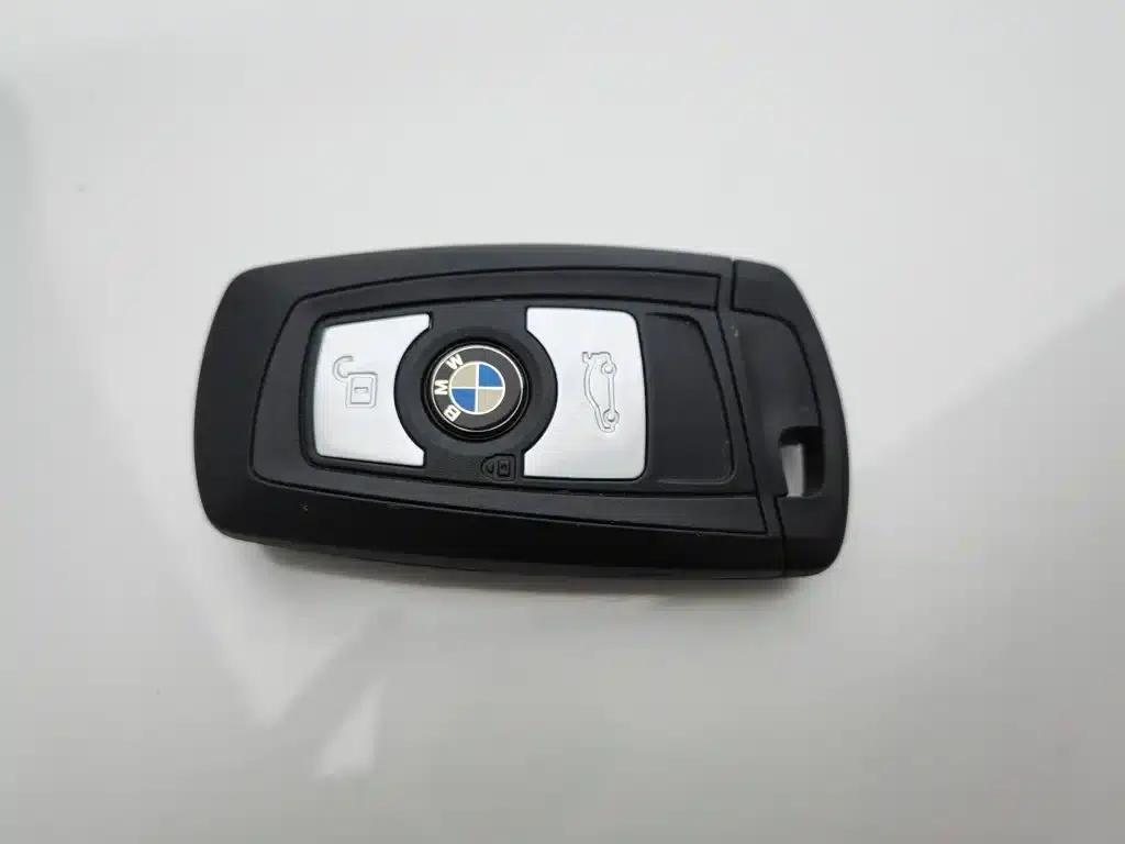 2016 BMW 3 Series 320i Fashion Edition — миниатюра 19