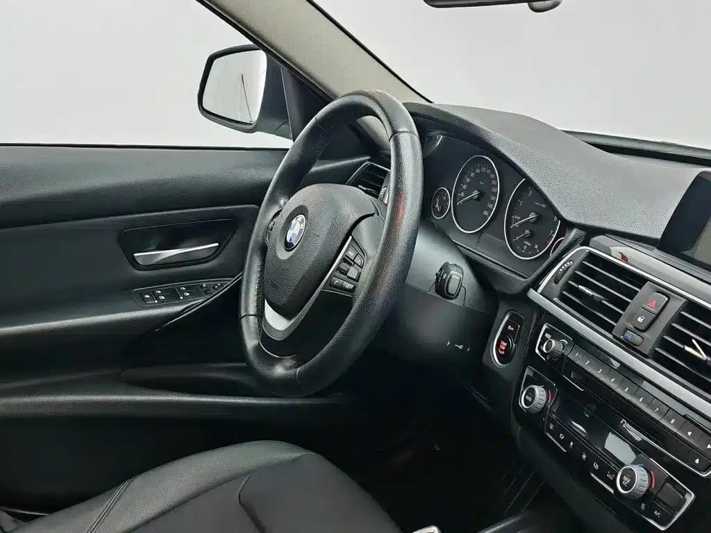 2016 BMW 3 Series 320i Fashion Edition — миниатюра 22