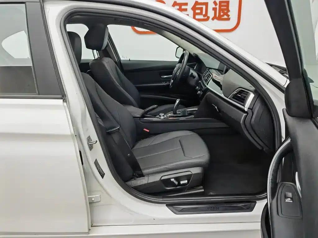 2016 BMW 3 Series 320i Fashion Edition — миниатюра 23
