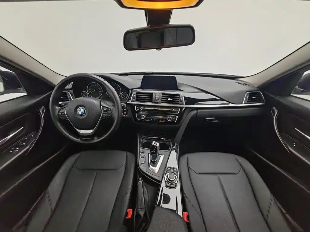 2016 BMW 3 Series 320i Fashion Edition — миниатюра 5