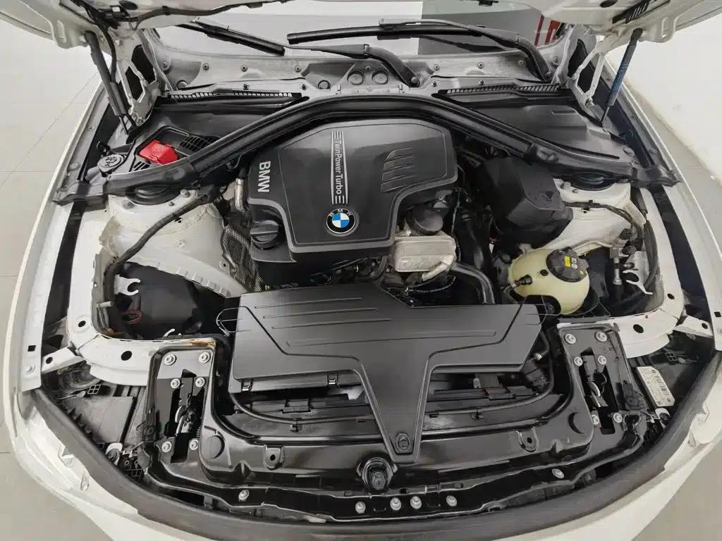 2016 BMW 3 Series 320i Fashion Edition — миниатюра 6