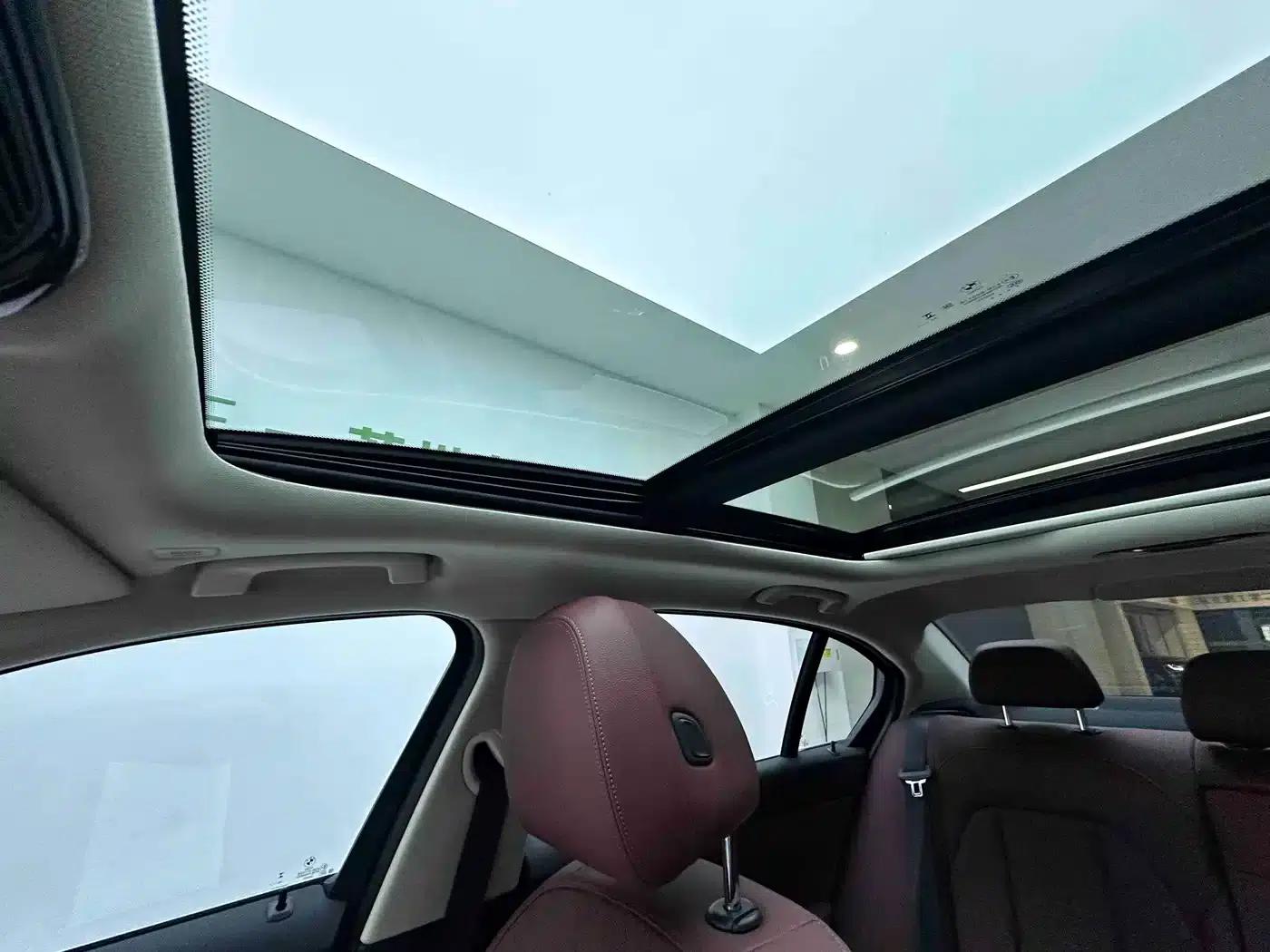 2023 BMW 3 Series 320Li M Sport Package — миниатюра 16